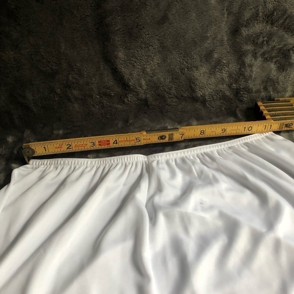 VASSARETTE white slip shorts panty pants size s/38 22” - Picture 4 of 4